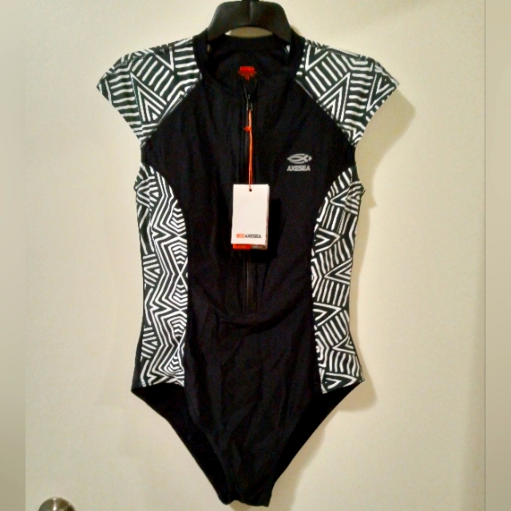 NWT AXESEA Black and White Swimsuit - Picture 4 of 12